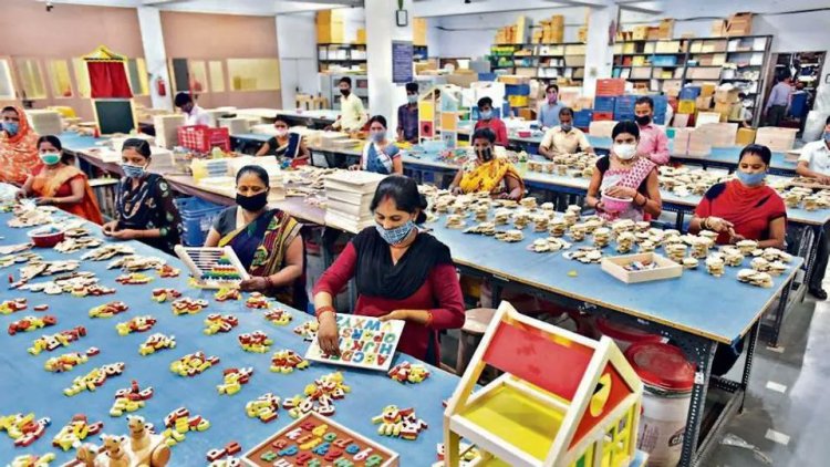 Global toy companies are moving away from China and increasing their focus on India. India's toy exports have increased by 239% due to the arrival of these companies in India. At the same time, India has also reduced the import of toys by 52%.